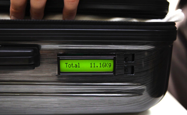 TUL Suitcase with built-in weighing scale by TUL Thustrelie