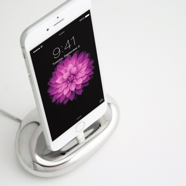 Zen Stand Charging Dock for iPhone 6