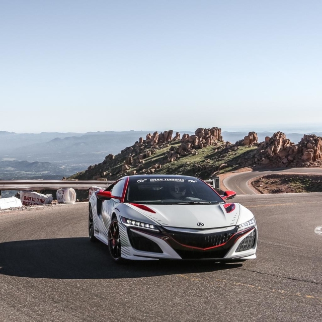 Watch the NSX scream its way up Pikes Peak